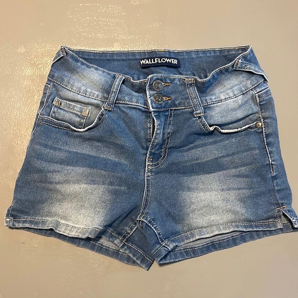 Wallflower Women’s Jean shorts, size 5